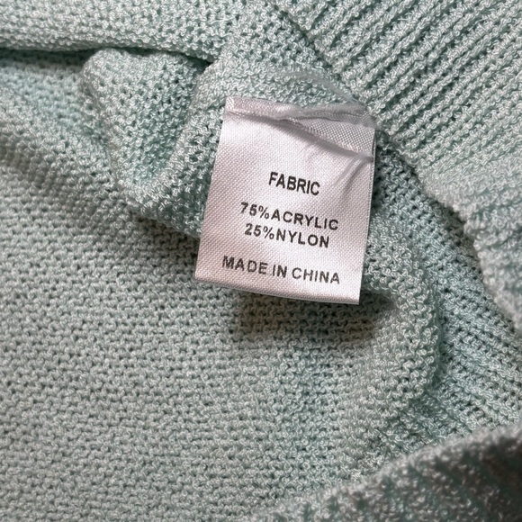 Erin Made Women’s Petal Flower Oversized Pullover Sweater One Size Mint Green - Picture 5 of 10